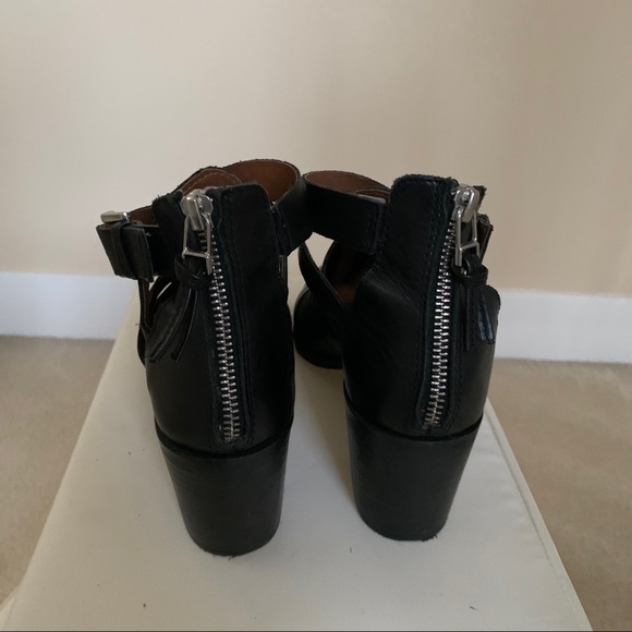 Black Heeled Shoes - Picture 4 of 4